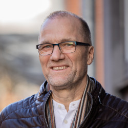 Stå stærkt i dit lederskab, skab teams der tager ansvar, og løs konflikter før de eskalerer.