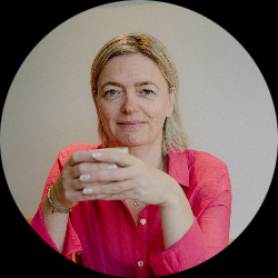 Føler du dig fastlåst eller er du i tvivl om din retning i livet?
Som coach hjælper jeg dig til at få klarhed over, hvad du gerne vil og med at skabe de forandringer du længes efter. 
